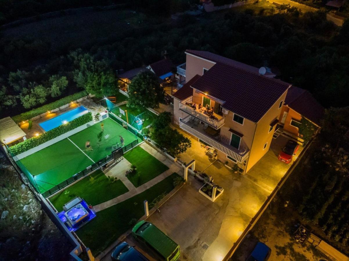 Apartments Mirko เซเกต วรันยีชา ภายนอก รูปภาพ